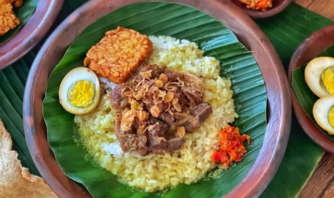 Nasi Gandul: Sensasi Gurih & Pedasnya Kuliner Khas Pati