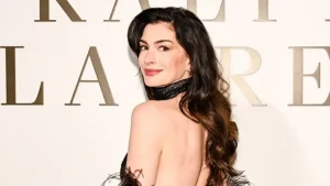 People Sebut Anne Hathaway Wanita Tercantik Dunia 2026