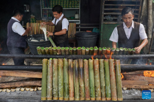 Aroma Bambu Menggoda! Lemang Jadi Favorit Di Hari Spesial