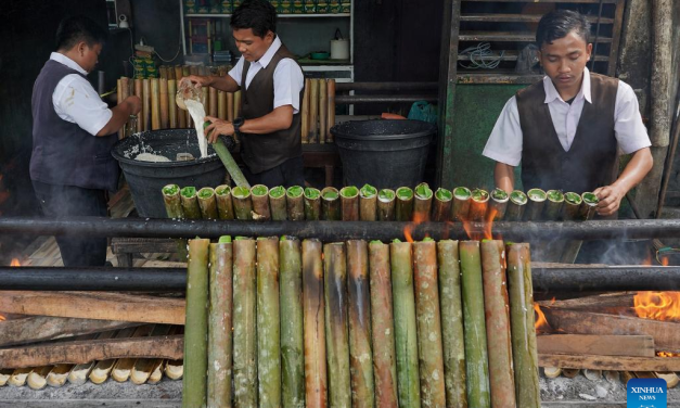 Aroma Bambu Menggoda! Lemang Jadi Favorit Di Hari Spesial