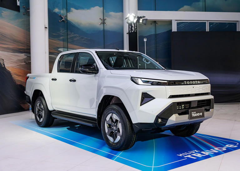 Pickup Masa Depan! Toyota Hilux BEV Segera Hadir Di Indonesia