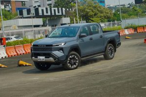 Hilux Naik Level! Versi Listrik Resmi Hadir Di Indonesia
