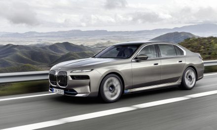 BMW i7 2026 Resmi Jadi Simbol Baru Sedan Listrik Kelas Elite