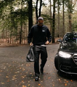 Gaya Stylish Virgil Van Dijk, Inspirasi Outfit Pria Anti Ribet