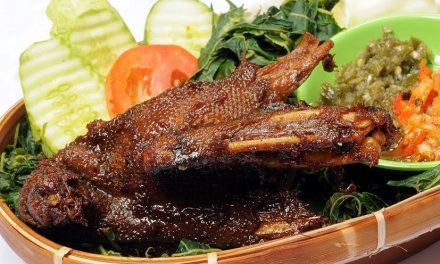 Bebek Panggang: Kuliner Lezat Dan Aroma Rempah Menggoda