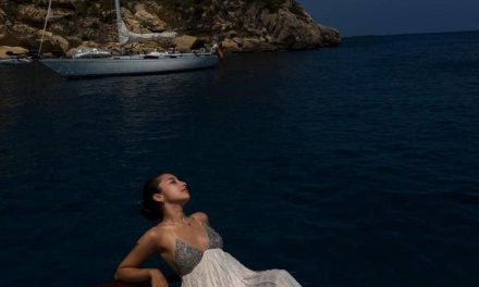Jennifer Coppen Tampil Stunning Liburan Di Palma De Mallorca