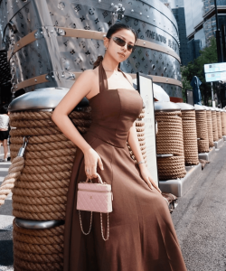 Auto Stylish! Gaya Outfit Hanum Mega Dari Santai & Acara Formal