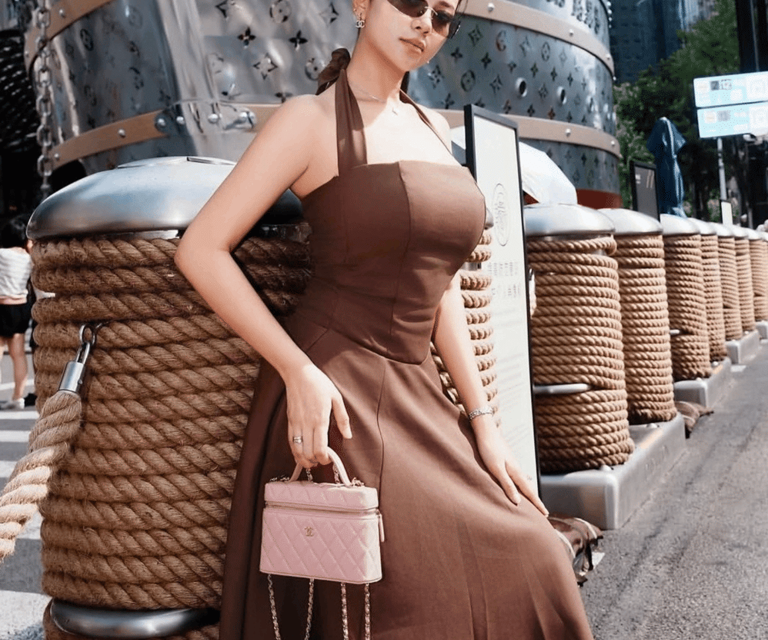 Auto Stylish! Gaya Outfit Hanum Mega Dari Santai & Acara Formal