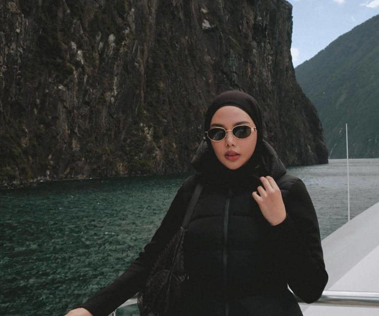 Menawan Maksimal! Gaya Dara Arafah Saat Jelajahi Milford Sound