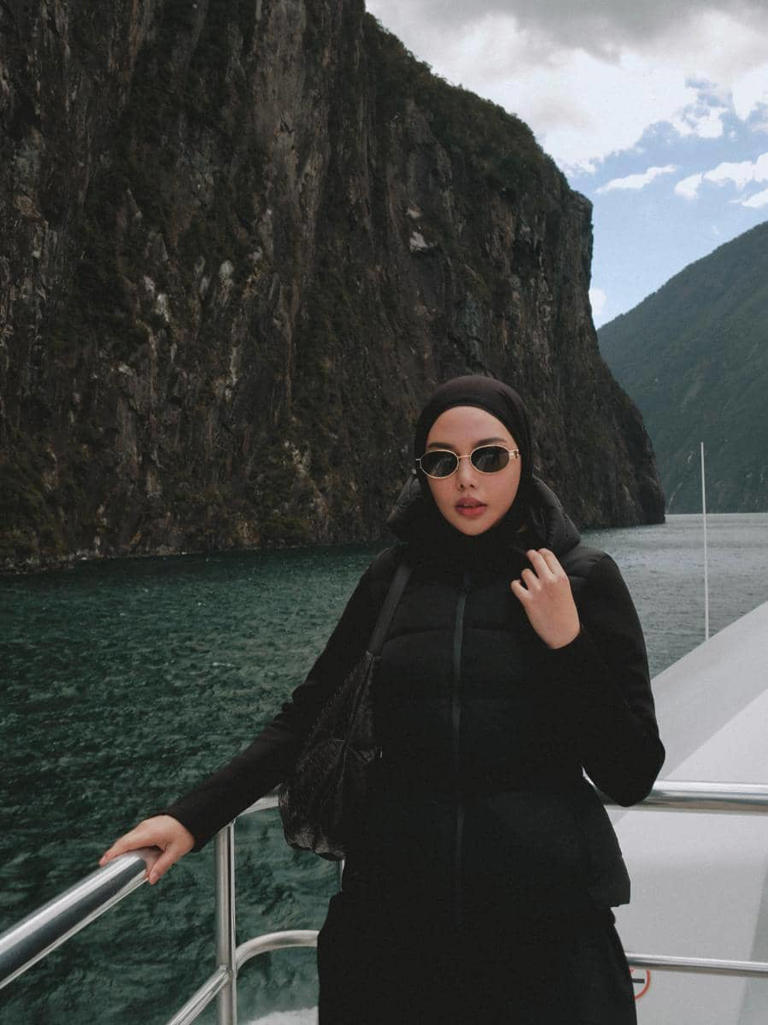 Menawan Maksimal! Gaya Dara Arafah Saat Jelajahi Milford Sound