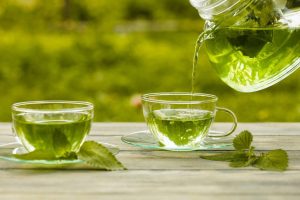 Makin Sehat! Air Putih & Teh Hijau Bisa Gantikan Minuman Manis
